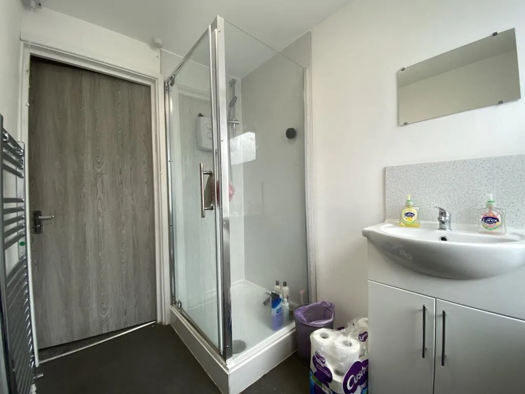 6 bedroom house for rent