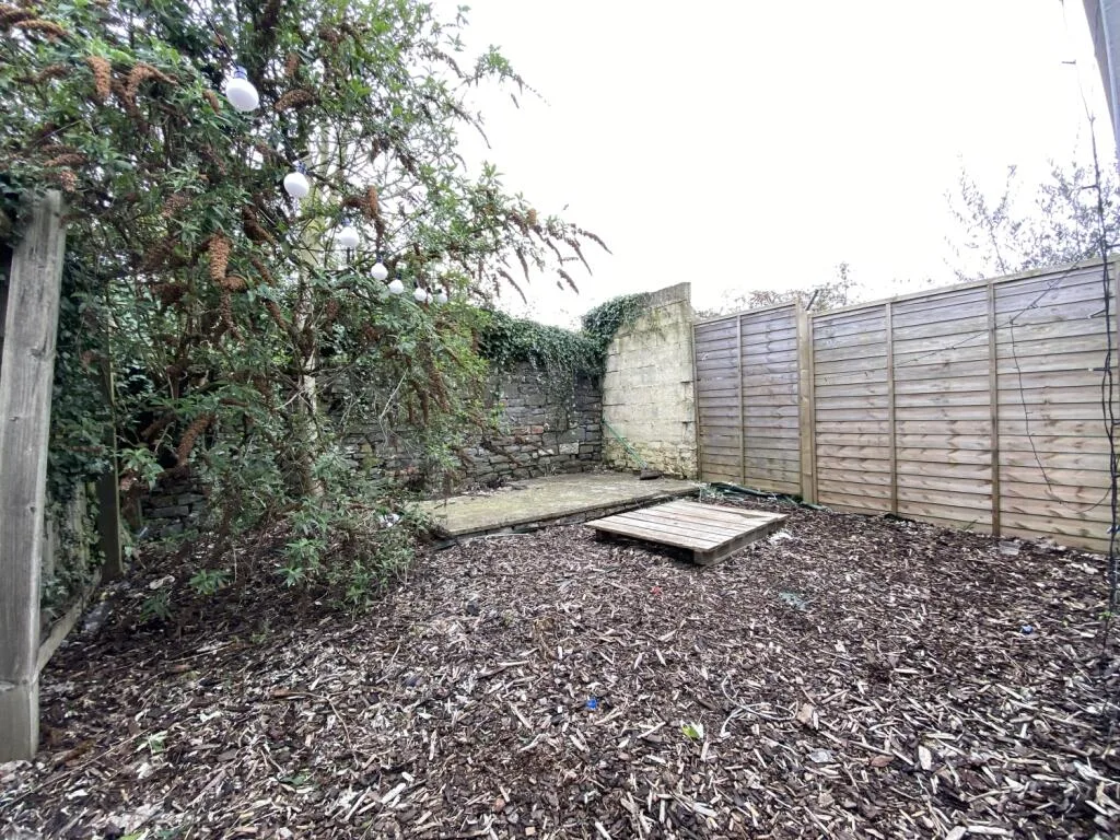 6 bedroom house for rent