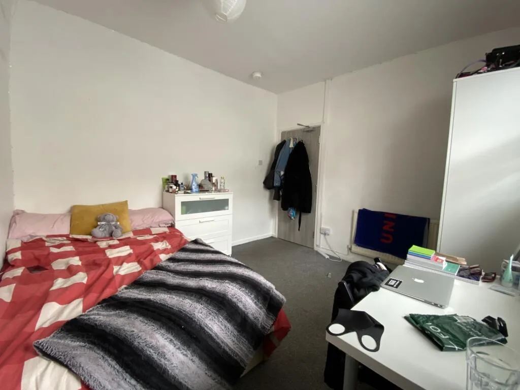 6 bedroom house for rent