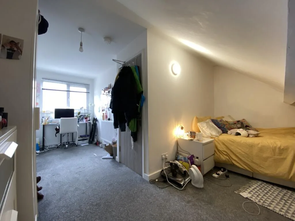6 bedroom house for rent