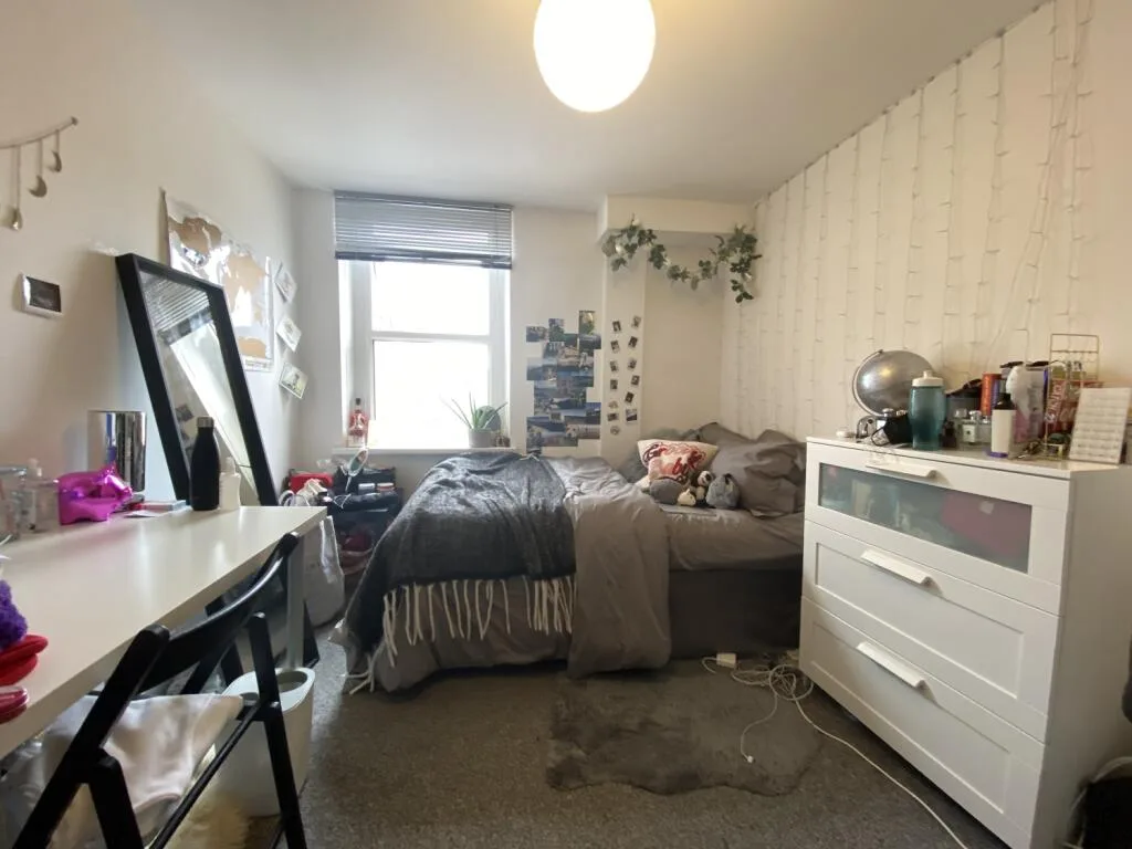 6 bedroom house for rent