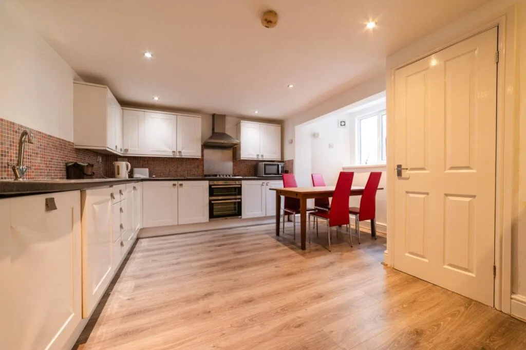 7 bedroom terraced house for rent