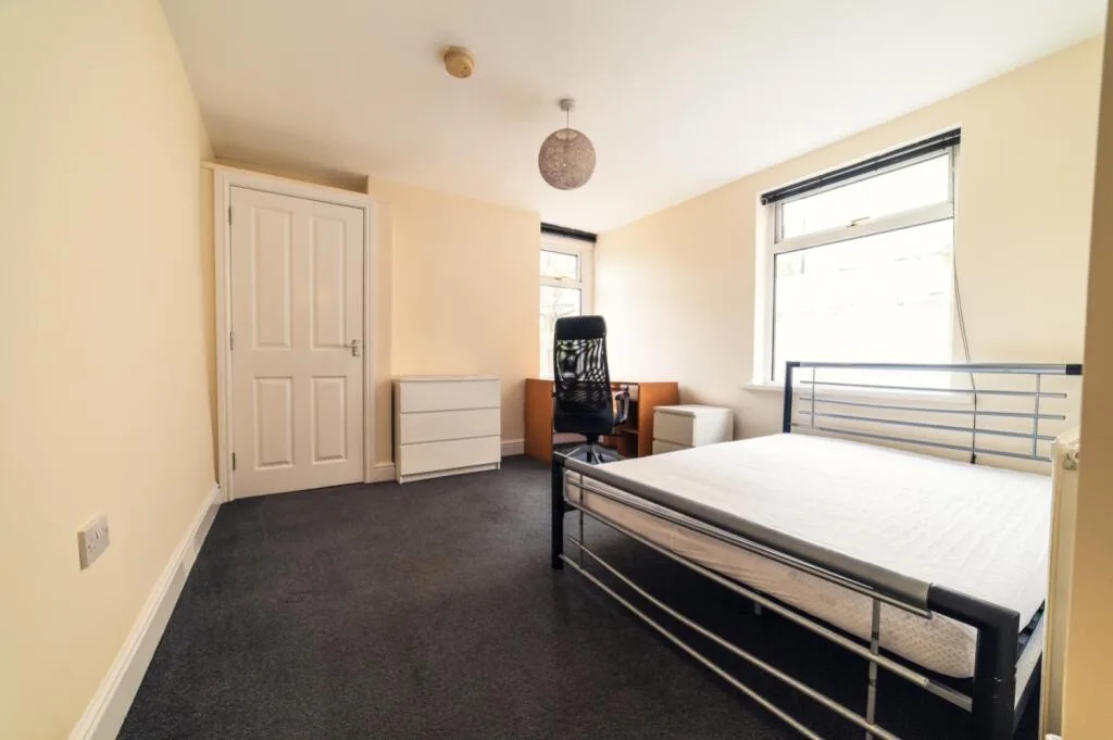 7 bedroom terraced house for rent