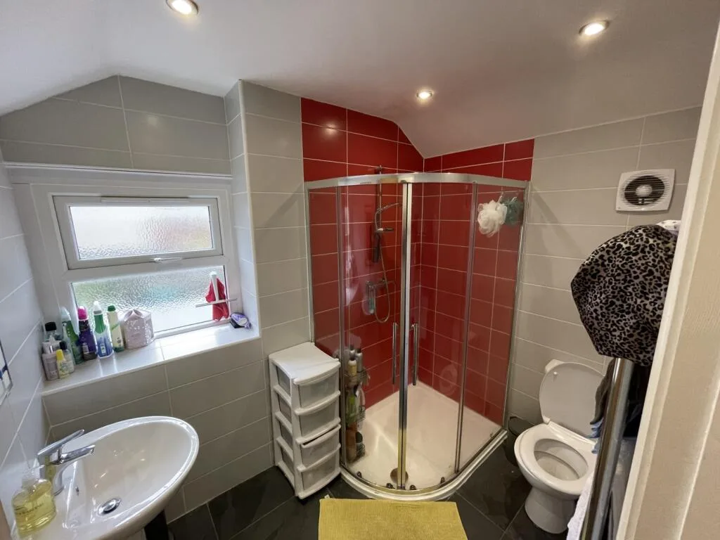 7 bedroom end of terrace house for rent