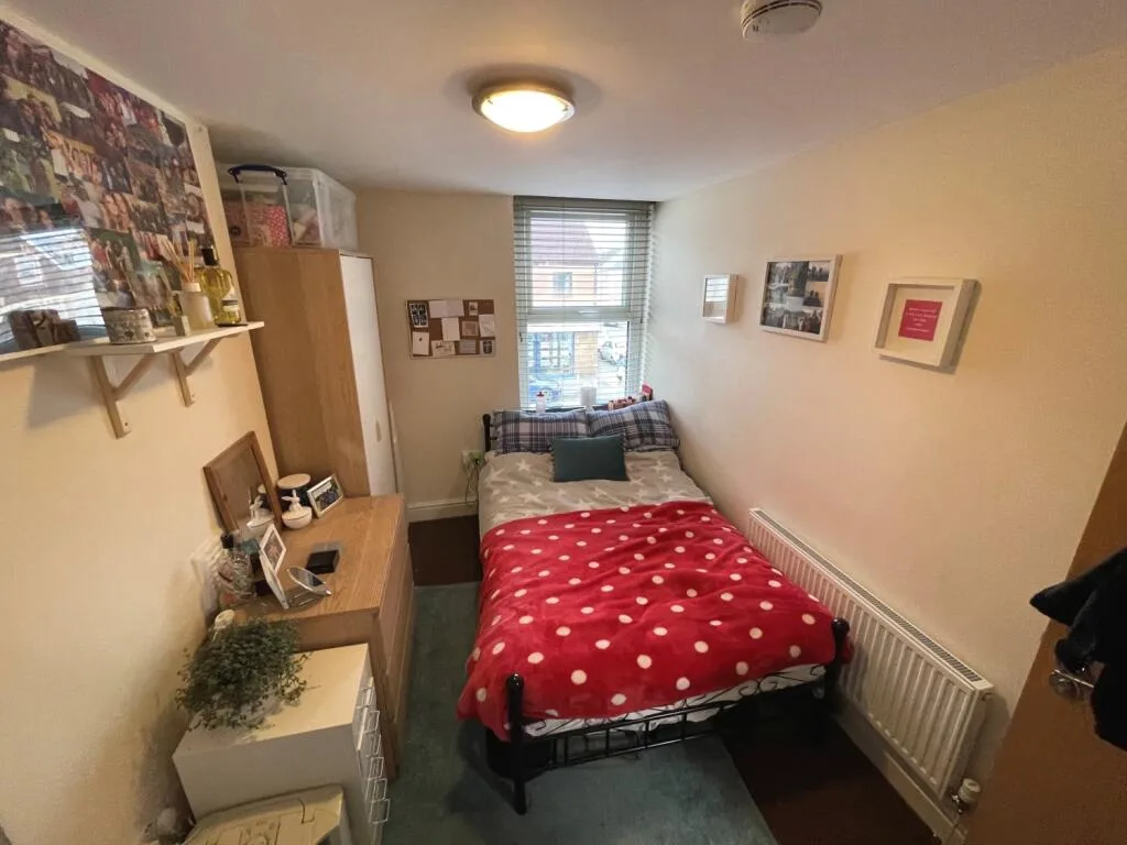 7 bedroom end of terrace house for rent
