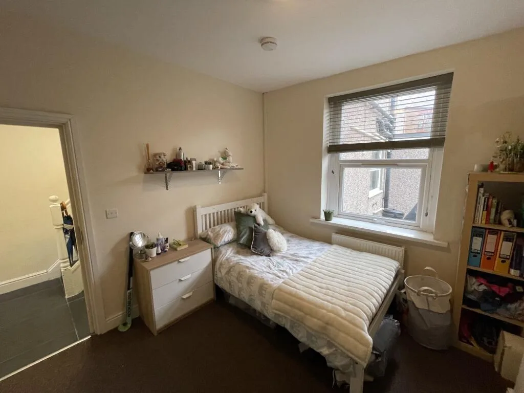 7 bedroom end of terrace house for rent