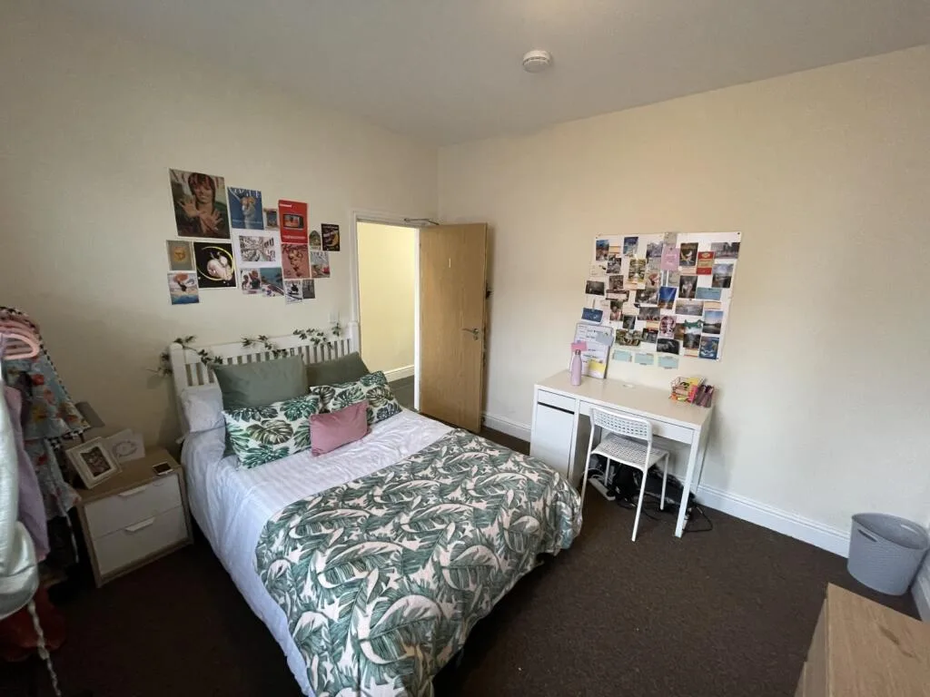 7 bedroom end of terrace house for rent