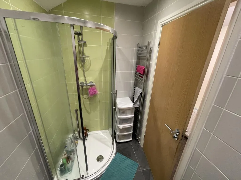 7 bedroom end of terrace house for rent