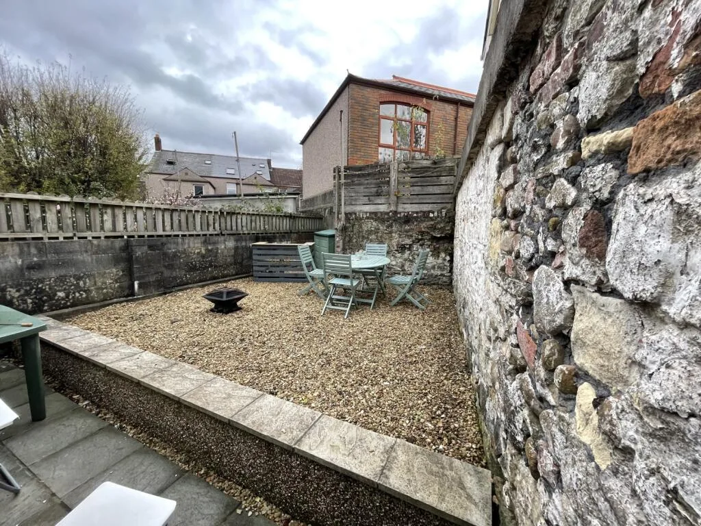 7 bedroom end of terrace house for rent