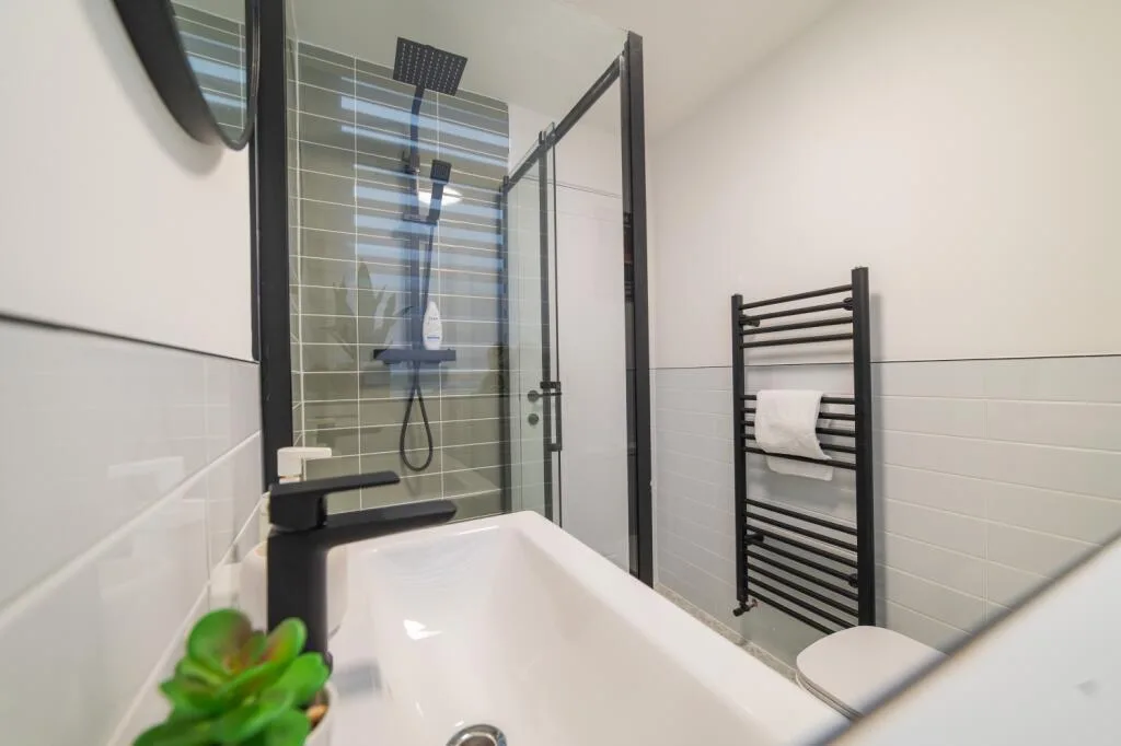 6 bedroom terraced house for rent