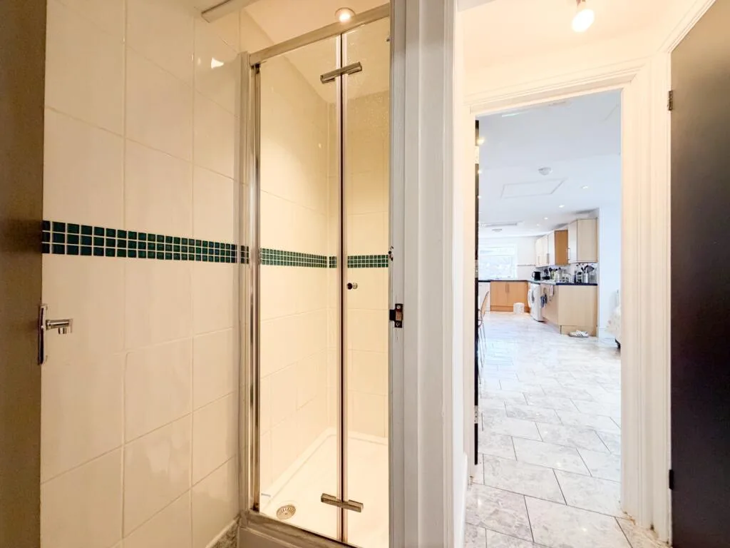 8 bedroom terraced house for rent