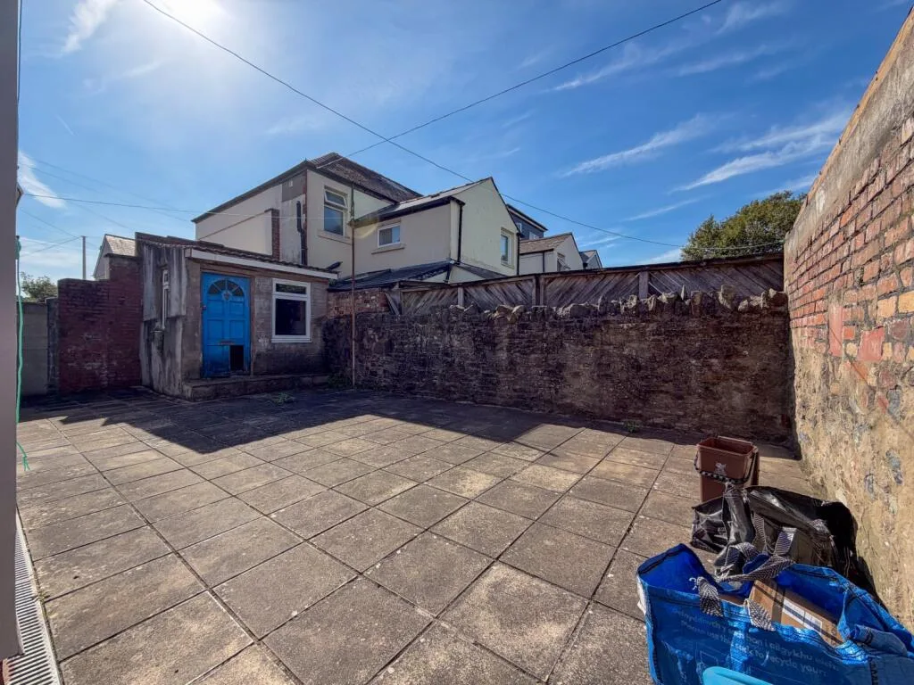 8 bedroom terraced house for rent