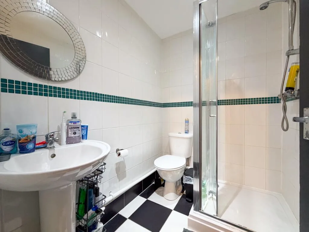 8 bedroom terraced house for rent
