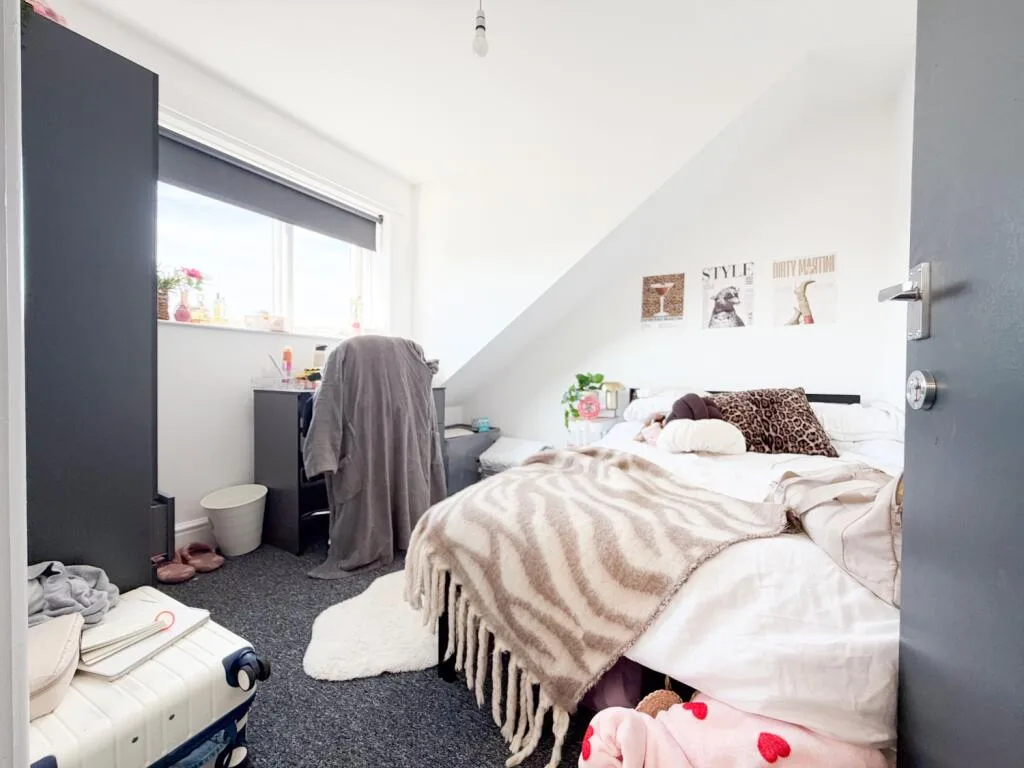 8 bedroom terraced house for rent