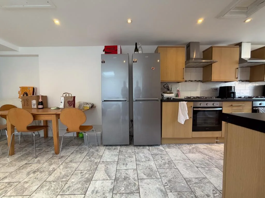 8 bedroom terraced house for rent