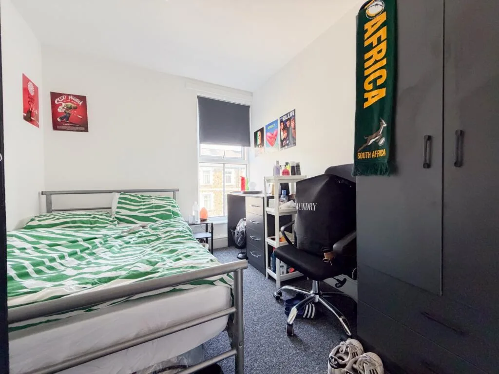 8 bedroom terraced house for rent