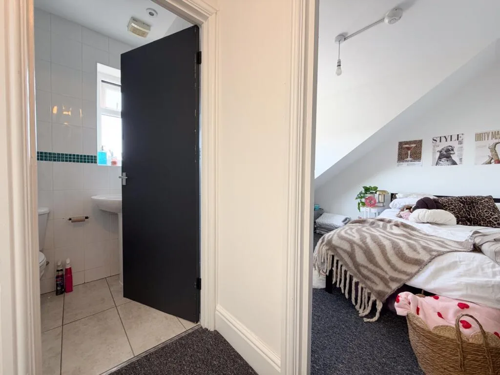 8 bedroom terraced house for rent