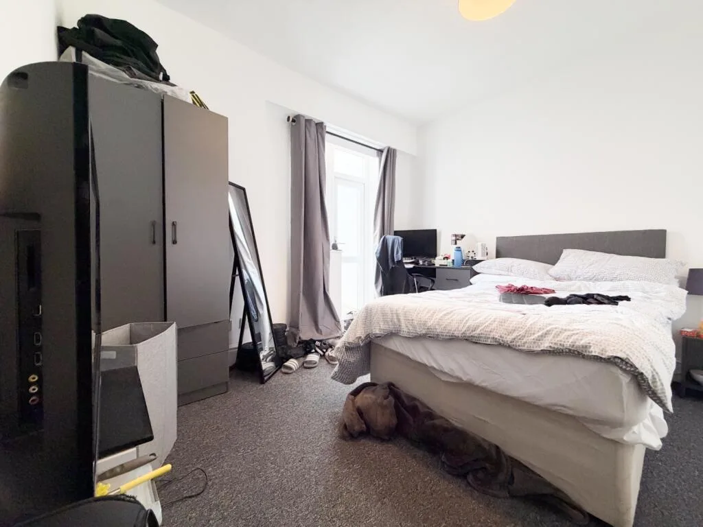 8 bedroom terraced house for rent