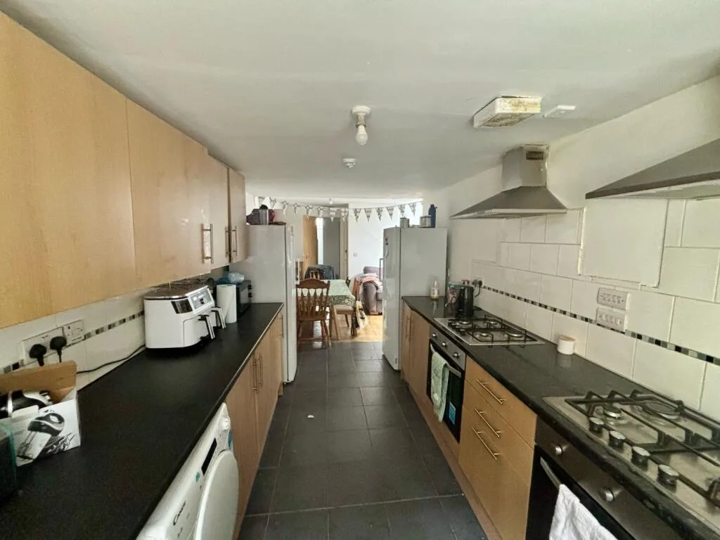 7 bedroom terraced house for rent