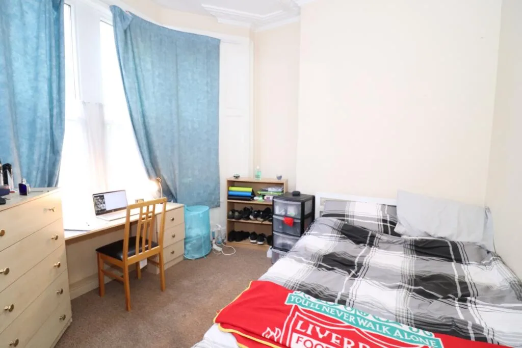 6 bedroom terraced house for rent