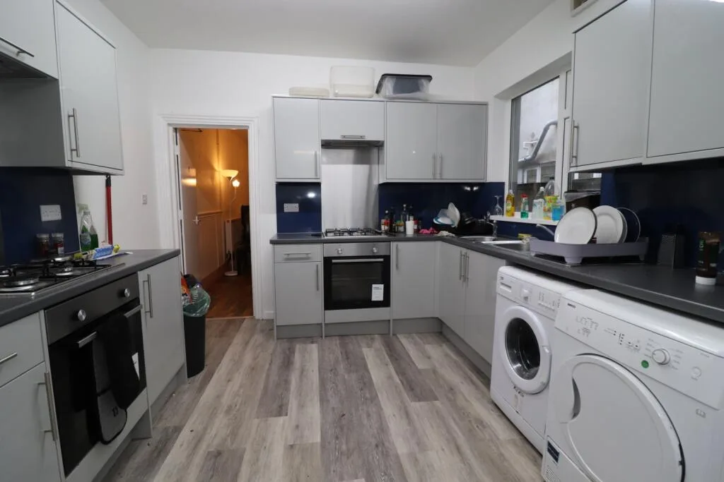 6 bedroom terraced house for rent