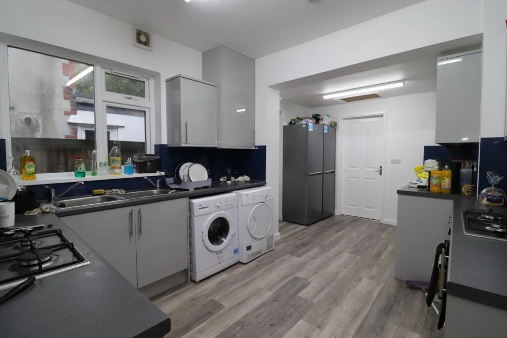 6 bedroom terraced house for rent