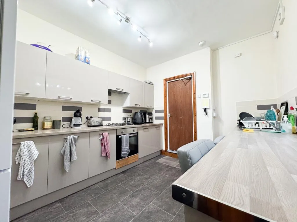 5 bedroom terraced house for rent