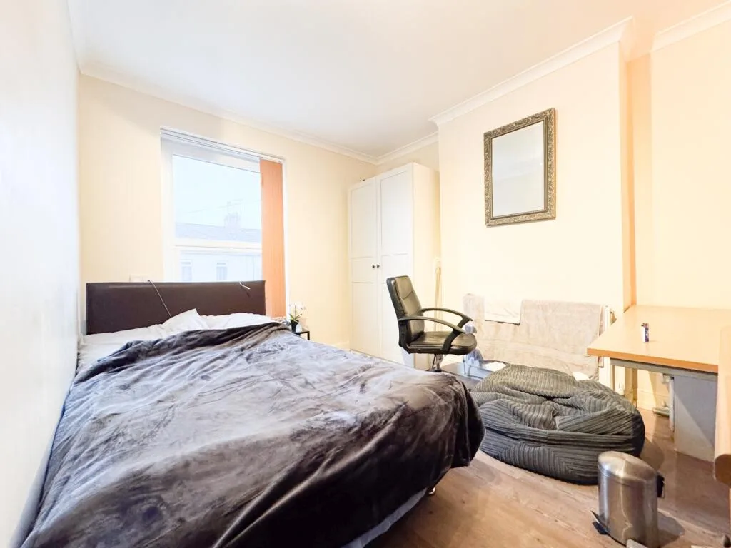 5 bedroom terraced house for rent