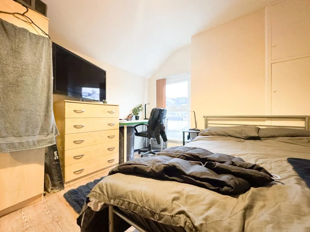 5 bedroom terraced house for rent