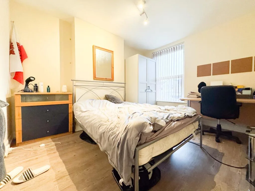 5 bedroom terraced house for rent