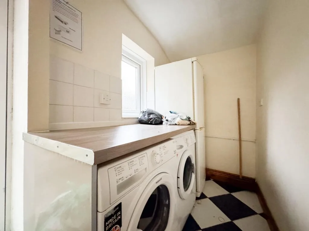5 bedroom terraced house for rent