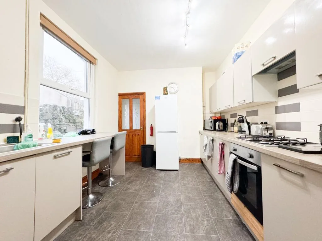 5 bedroom terraced house for rent