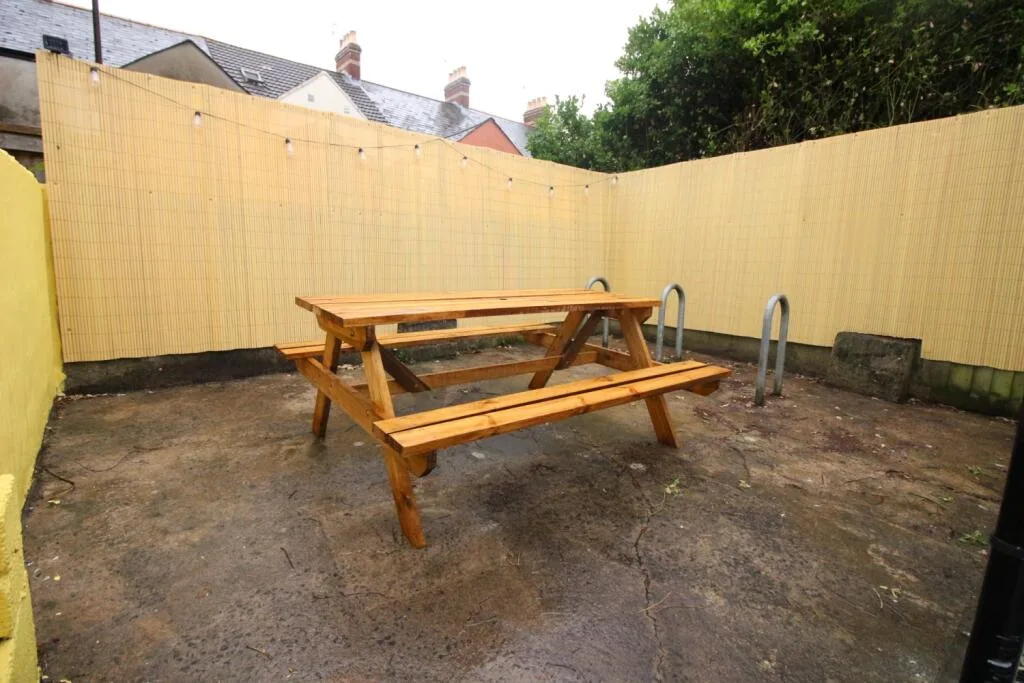 6 bedroom terraced house for rent