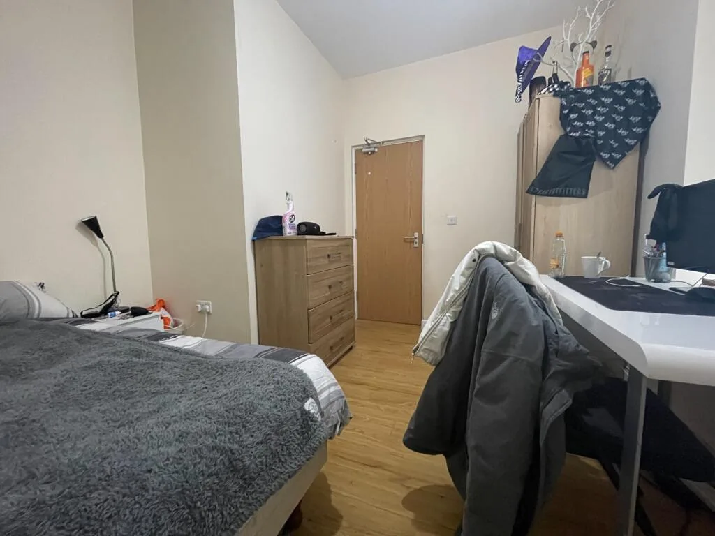 6 bedroom terraced house for rent
