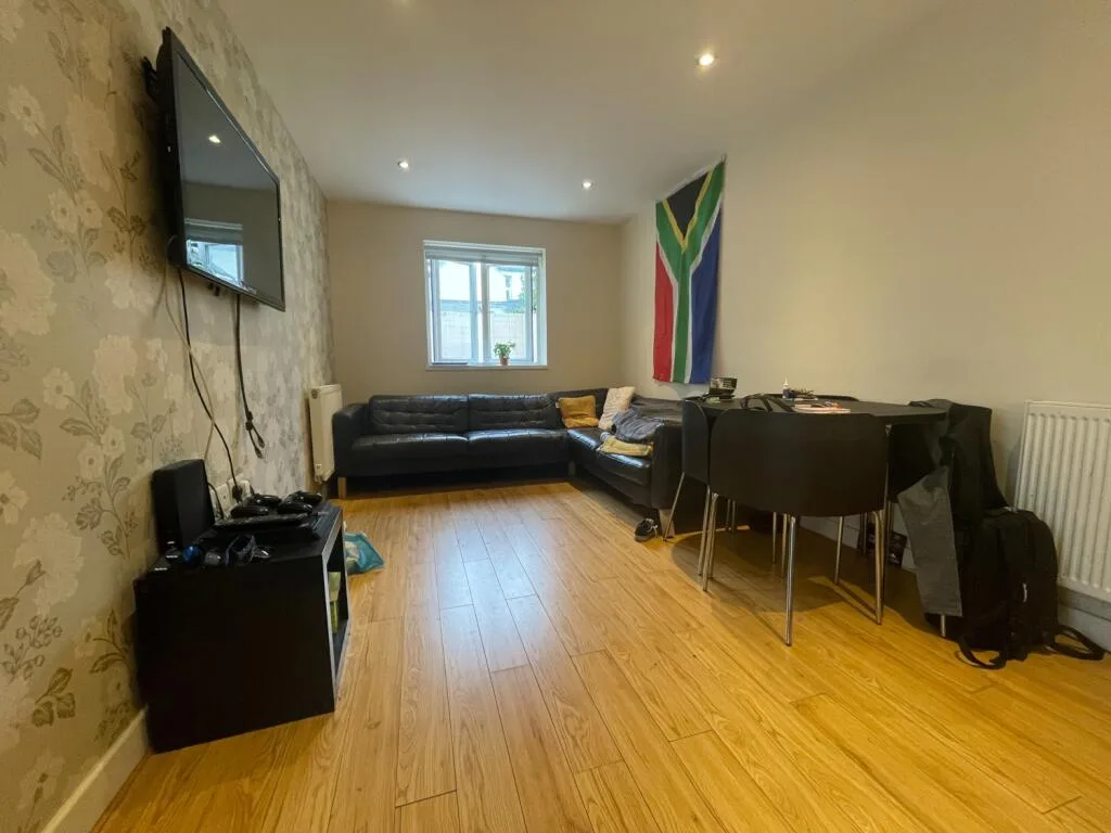 6 bedroom terraced house for rent