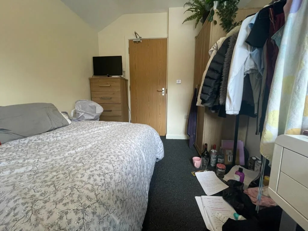 6 bedroom terraced house for rent