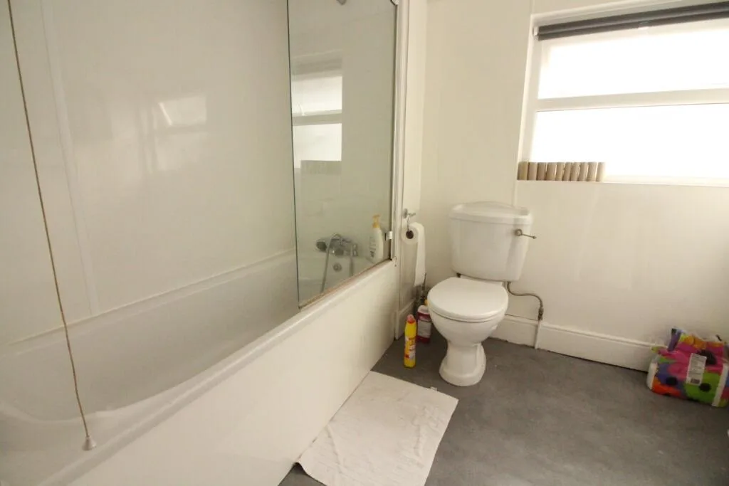 5 bedroom end of terrace house for rent