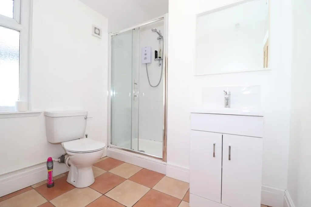 5 bedroom terraced house for rent