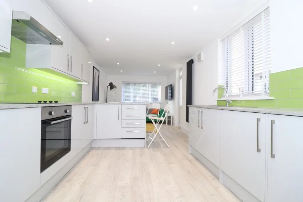 5 bedroom terraced house for rent