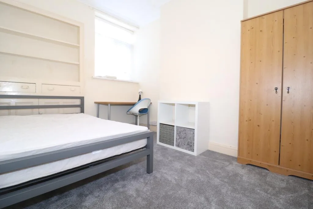 5 bedroom terraced house for rent