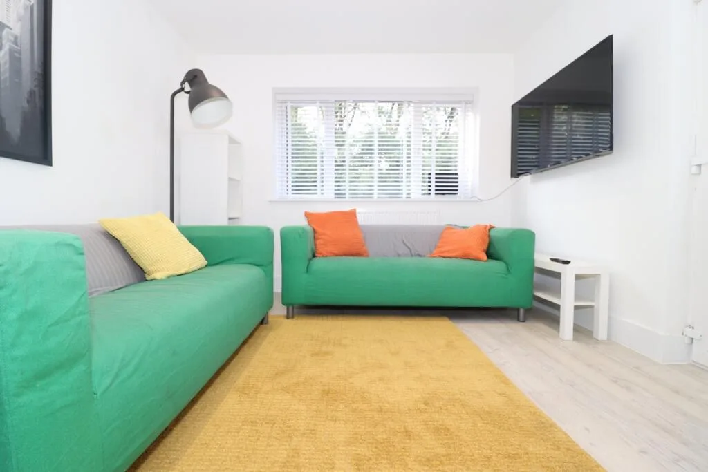 5 bedroom terraced house for rent