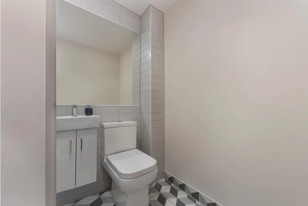 6 bedroom flat for rent