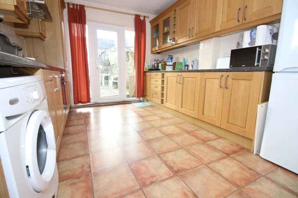 5 bedroom terraced house for rent