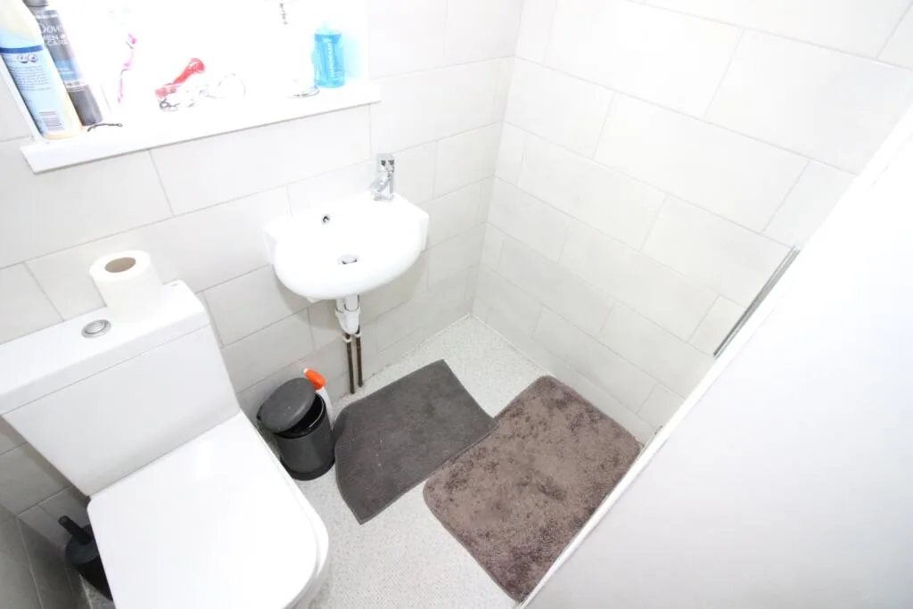 5 bedroom terraced house for rent