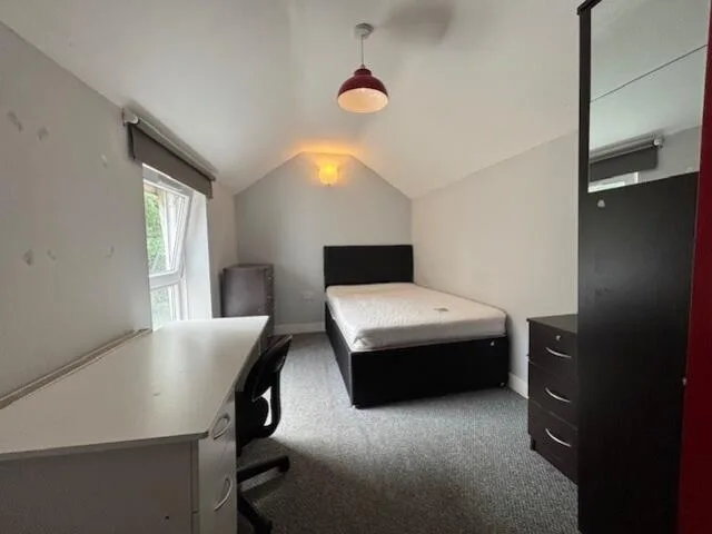 6 bedroom house for rent