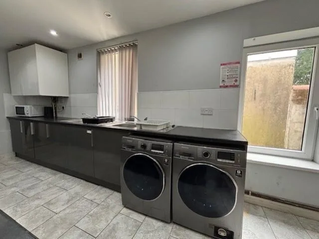 6 bedroom house for rent