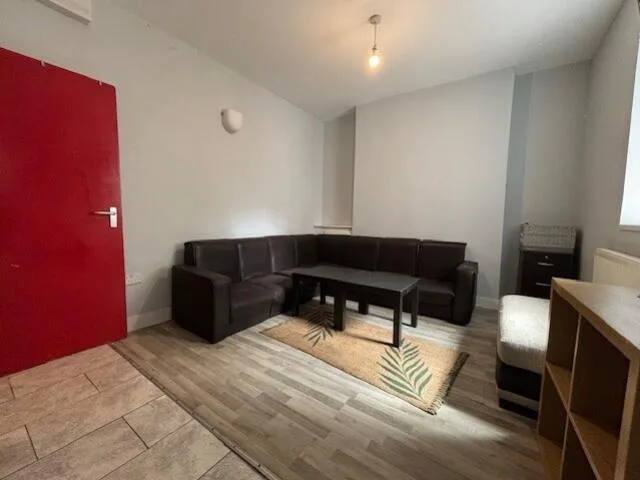 6 bedroom house for rent