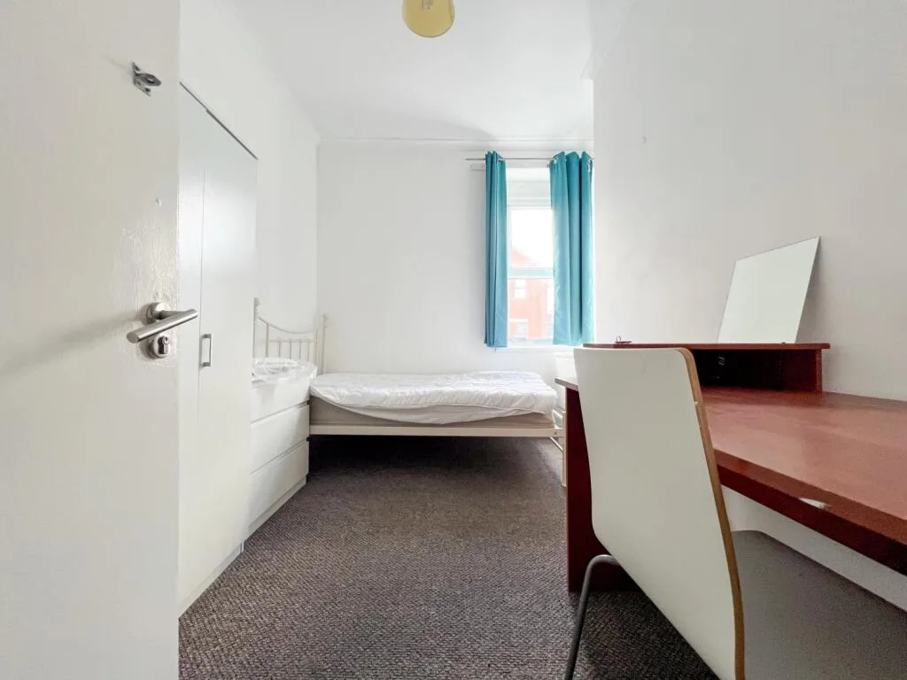 6 bedroom terraced house for rent