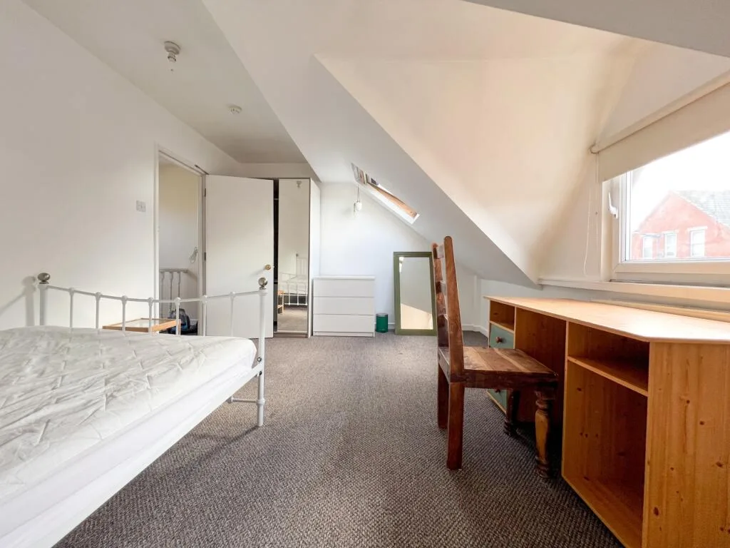 6 bedroom terraced house for rent