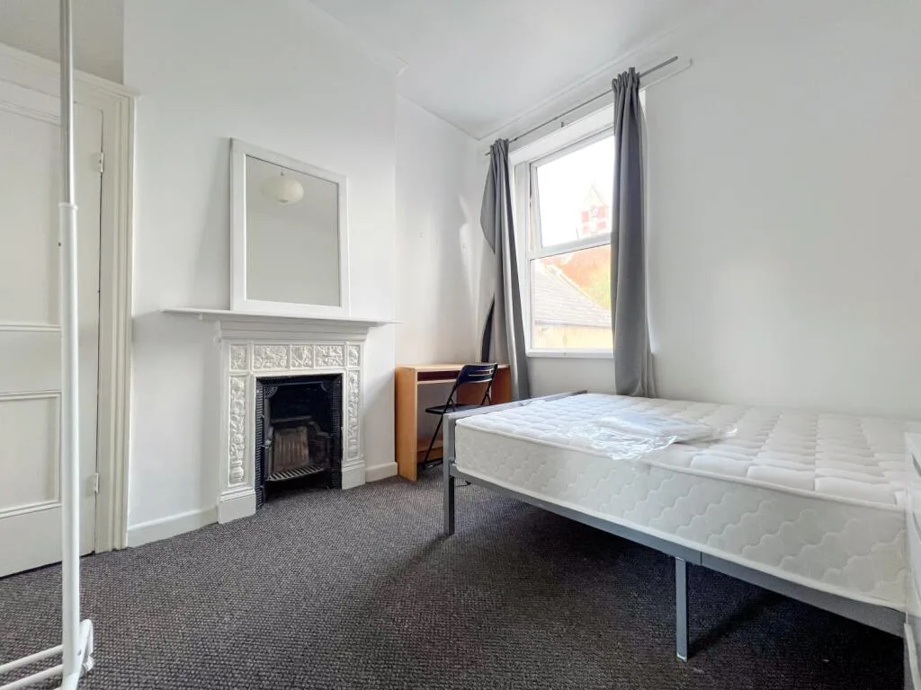 6 bedroom terraced house for rent
